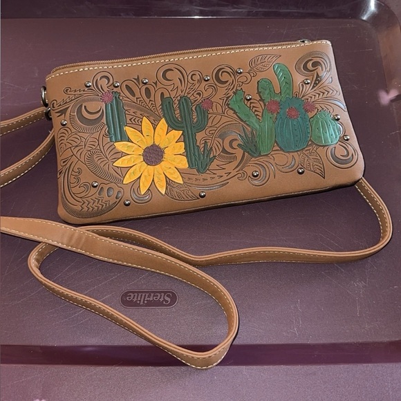 Justin Boots Handbags - Justin crossbody